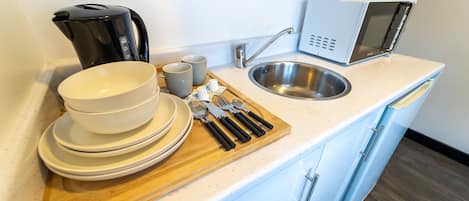 Studio | Cuisine privée | Réfrigérateur, micro-ondes, plaque de cuisson