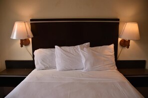Free WiFi, bed sheets - Baycities Motel (Chula Vista)
