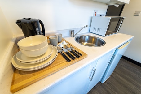 Studio | Private kitchen | Fridge, microwave, oven, stovetop