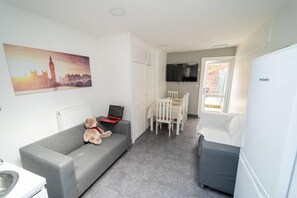 Studio | Living area