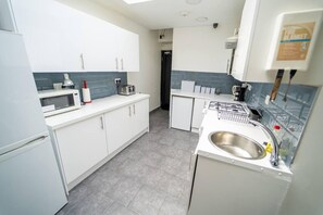 Studio | Private kitchen | Fridge, microwave, stovetop, dishwasher