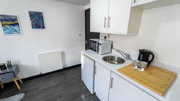 Studio | Private kitchen | Fridge, microwave, stovetop, dishwasher