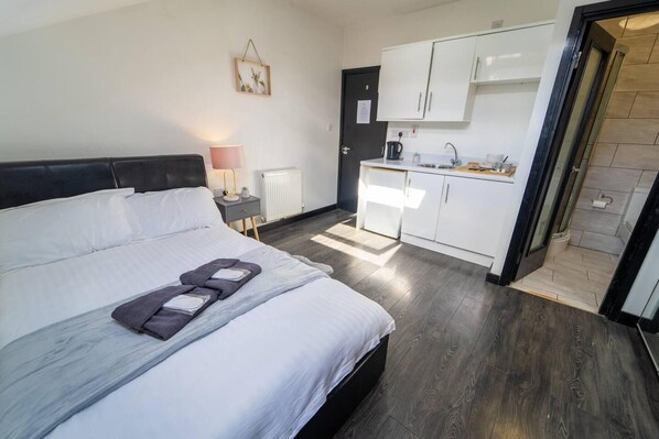 Studio | Iron/ironing board, free WiFi, bed sheets - Amazing Studio Next to the City (Birmingham)