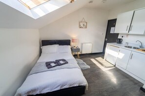 Studio | Iron/ironing board, free WiFi, bed sheets - Amazing Studio Next to the City (Birmingham)