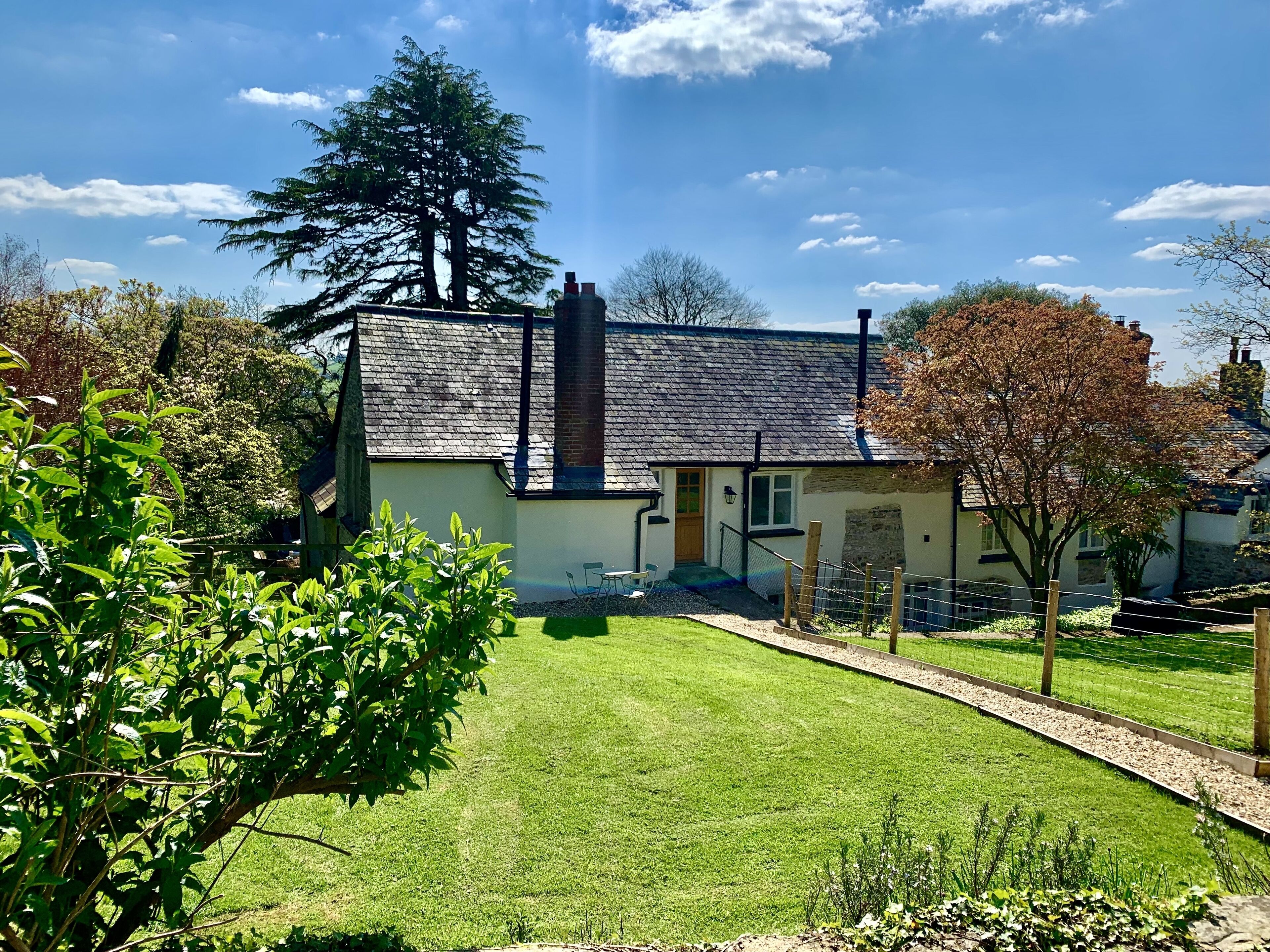 Newly refurbished private rural hideaway, log burner, private secure garden 