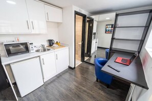 Private kitchen - Stylish Studio for Short Term Near the City! (Birmingham)