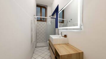 Doccia, asciugacapelli, asciugamani, shampoo