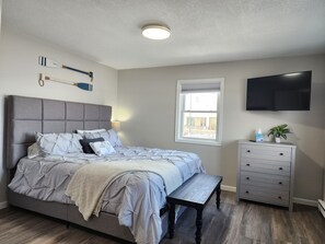 2 bedrooms, travel crib, free WiFi, bed sheets