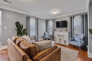 Smart TV, table football, stereo