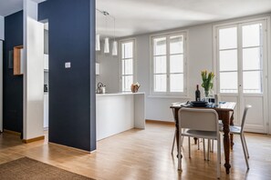 Dining - GuestHost - Apartment located on the second floor of a building with a lift.We are located in the historic center with a private garage for the exclusive use of guests.ATTENTION: We are located within the ZTL, to access it you must communicate the licens (Parma)