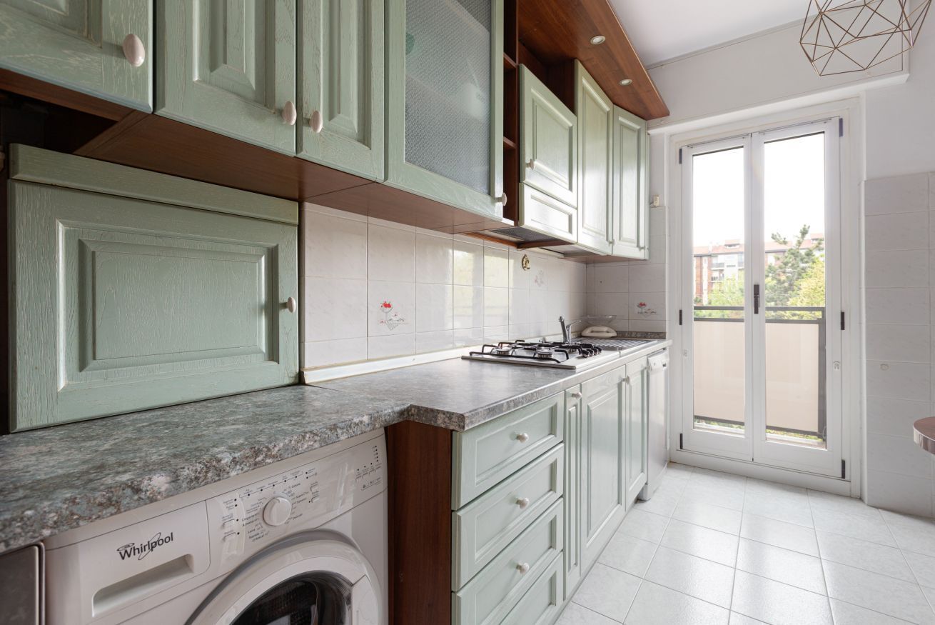 Micro-ondes, four, plaque de cuisson, lave-vaisselle