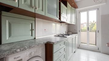 Micro-ondes, four, plaque de cuisson, lave-vaisselle