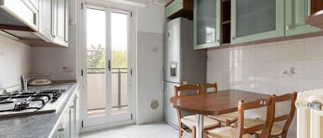 Microonde, forno, piano cottura, lavastoviglie