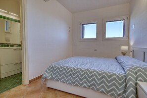 2 chambres, fer et planche à repasser, accès Internet, draps fournis