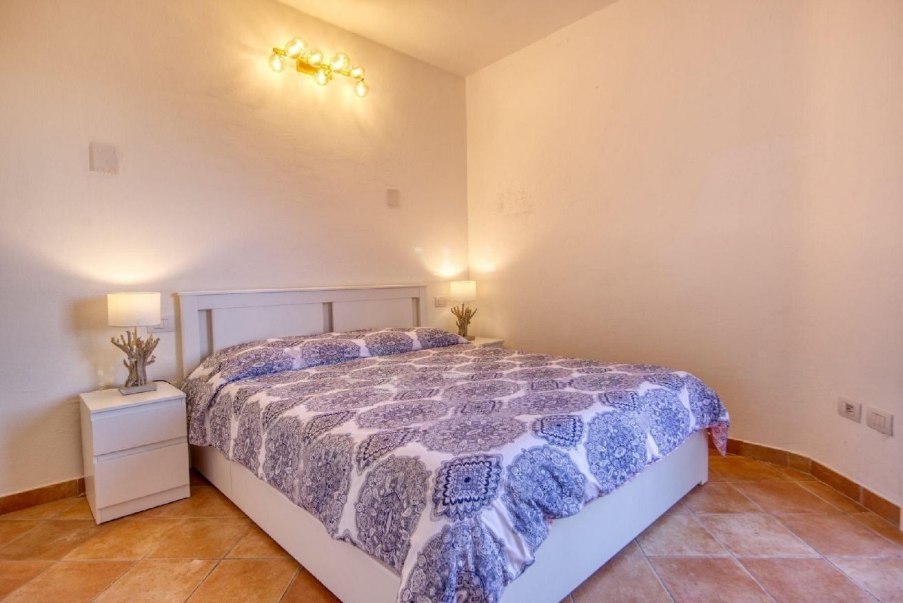 2 bedrooms, iron/ironing board, internet, bed sheets