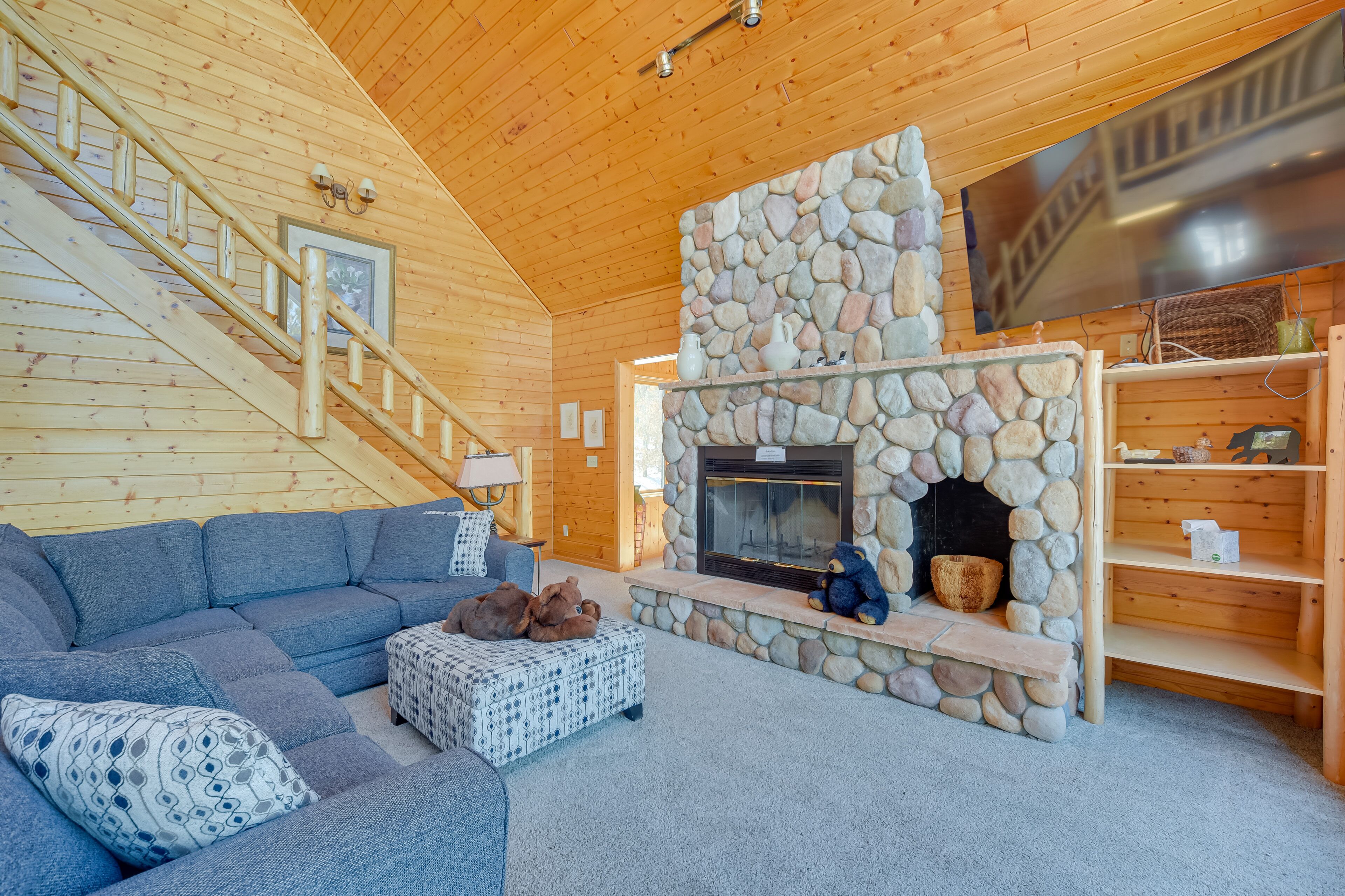 Bright Minong Vacation Rental on Little Sand Lake!