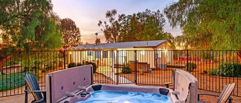 Tina de hidromasaje al aire libre