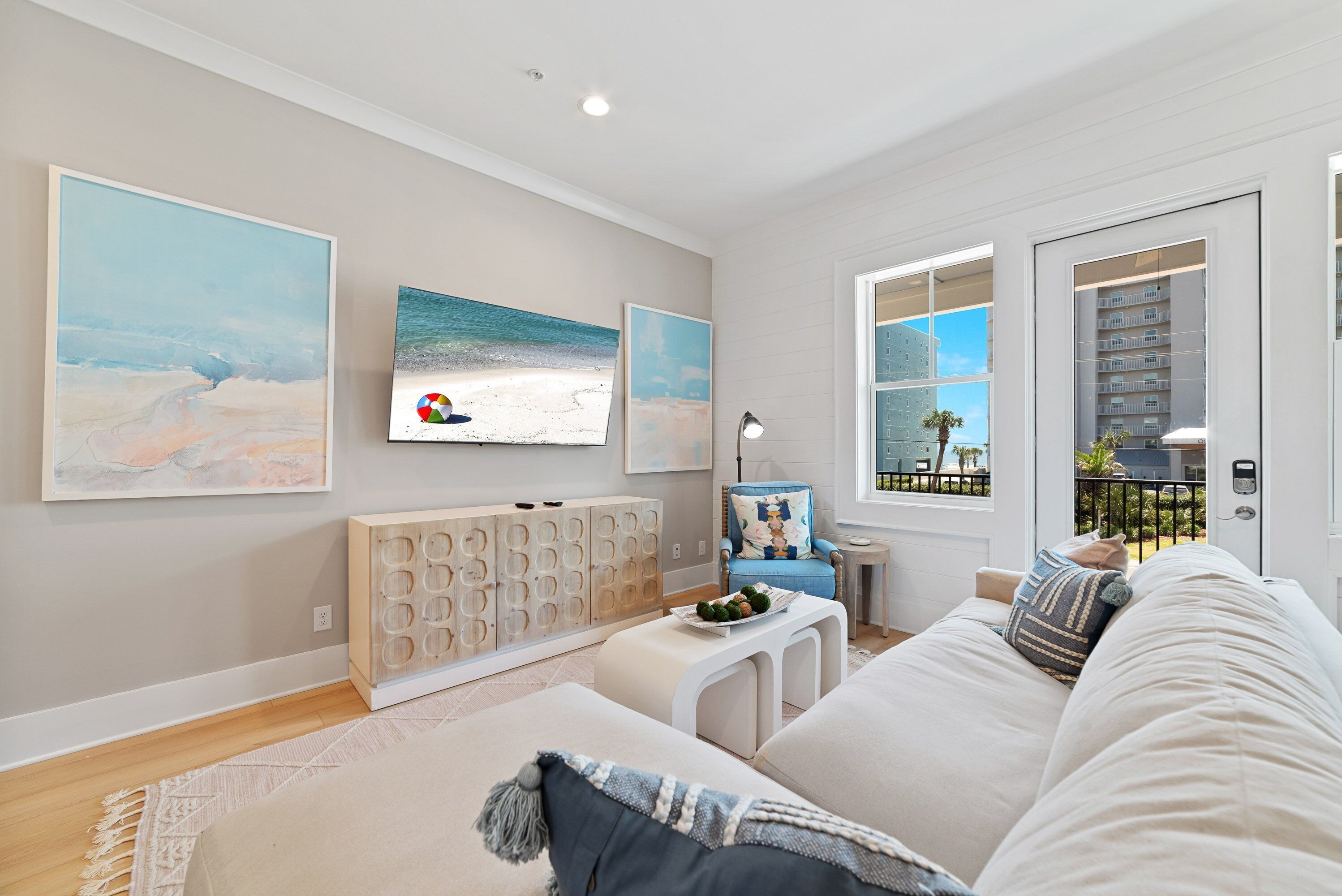 BEACH HOUSE, WATER VIEWS, COMMUNITY POOL!