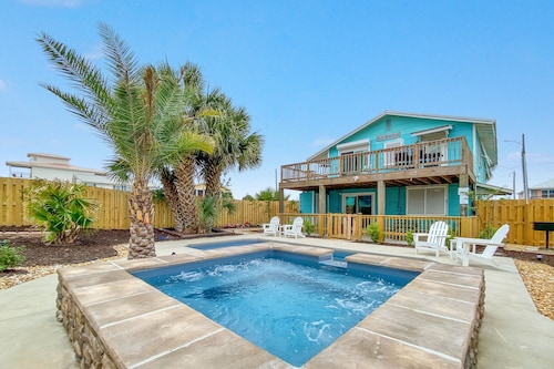 DOG-FRIENDLY, OUTDOOR POOL, HEART OF GULF SHORES!