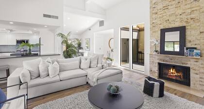 Exclusive Palm Desert Oasis: Modern Home in a Private Country Club With 36 Pools