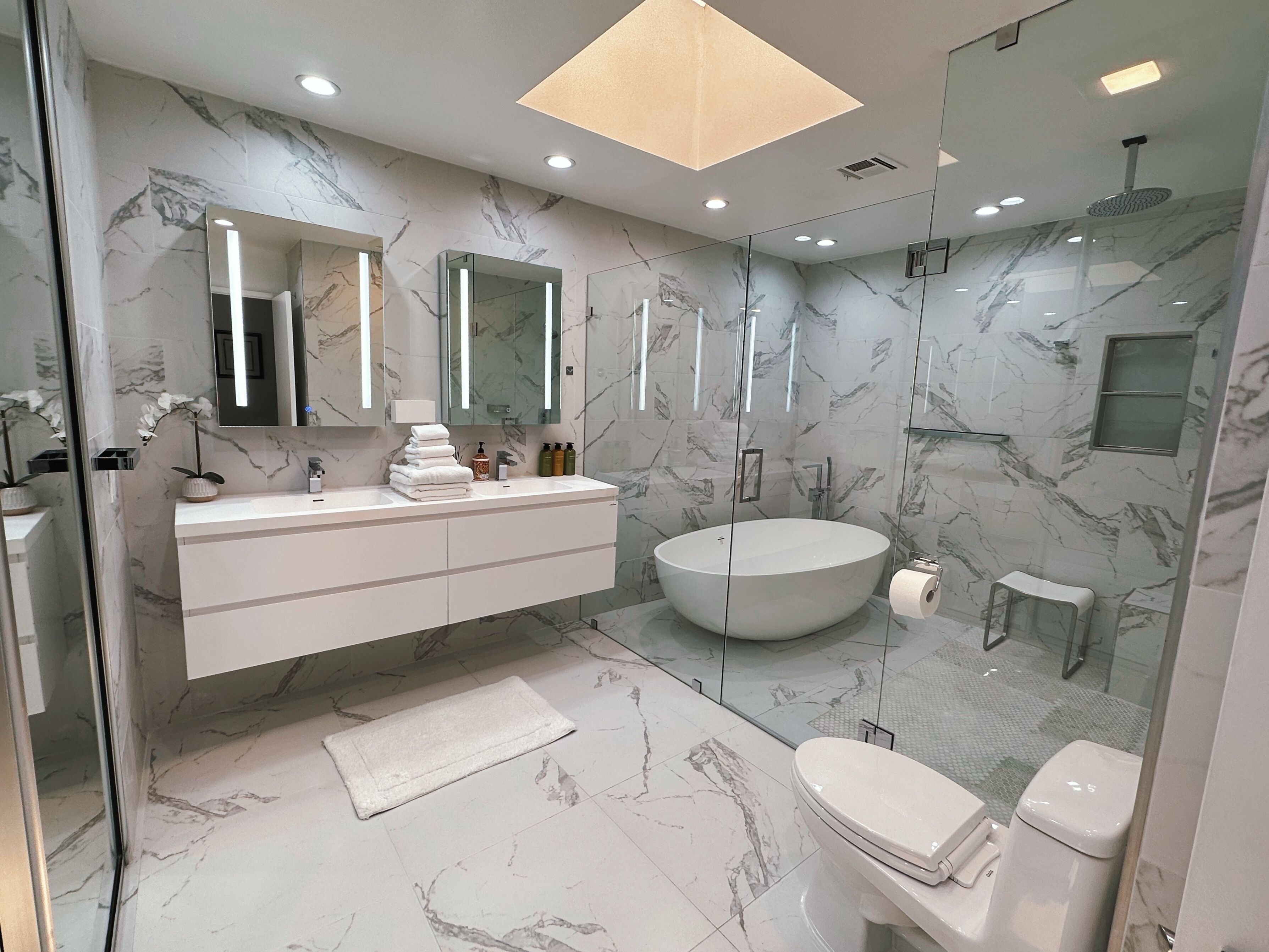 Modern yet Cozy Palm Desert Golf Community Home with 36 Pools on the Property