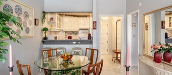 JOIVY Vibrant 2-bed flat w/ balcony