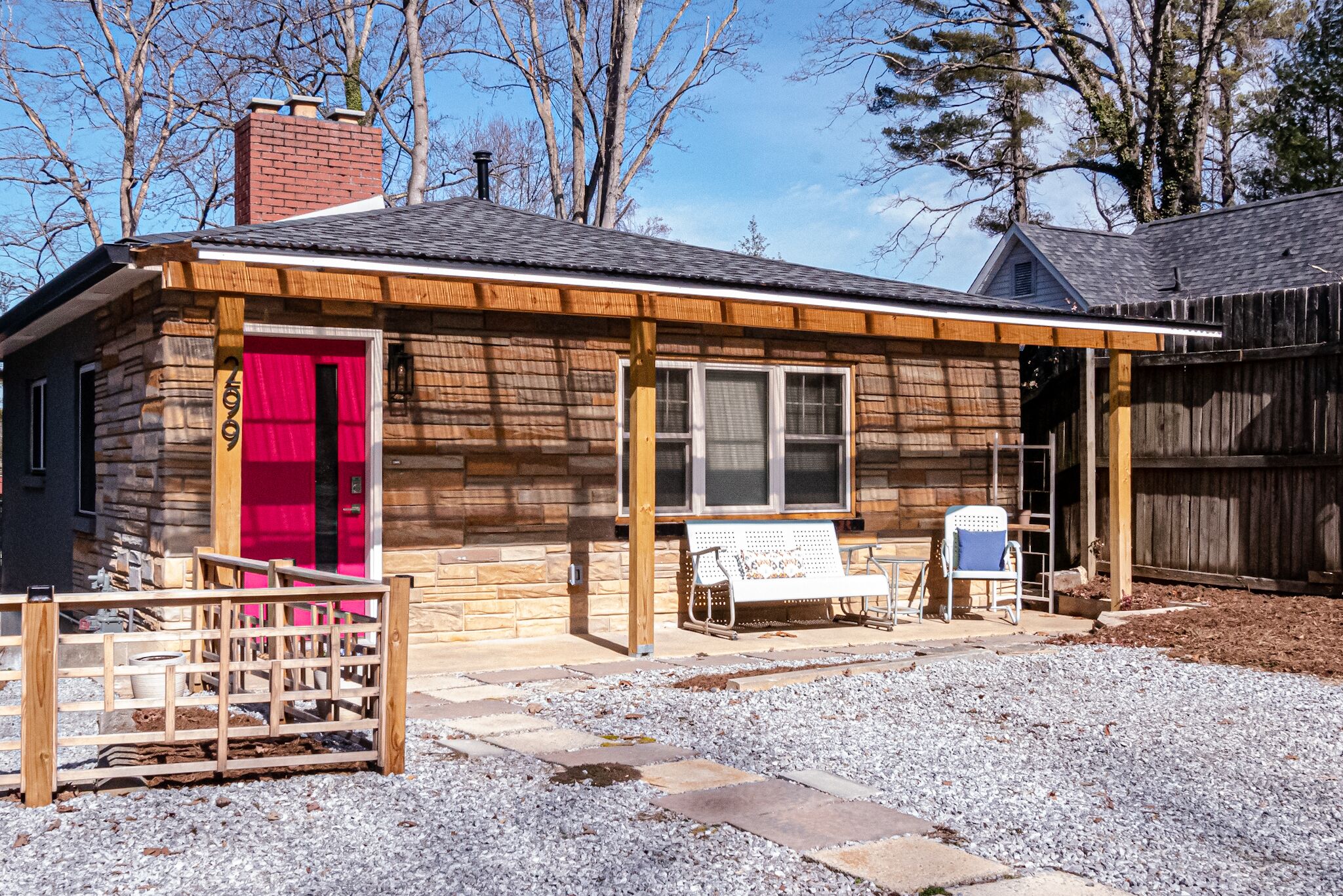 Adorable bungalow 1 mile from downtown Hendersonville!