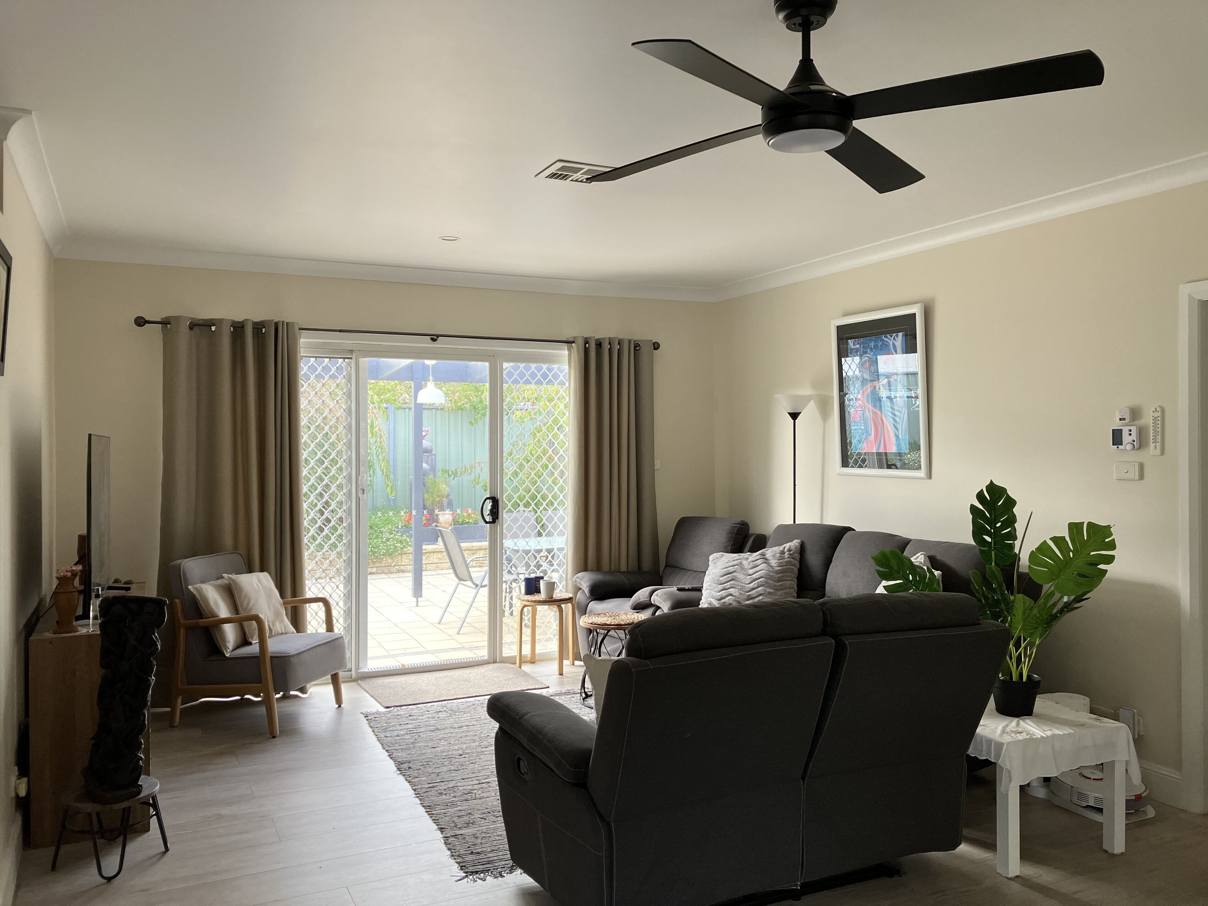 The Anson- Pet friendly lovely central home. Only a 10 minute walk to everything