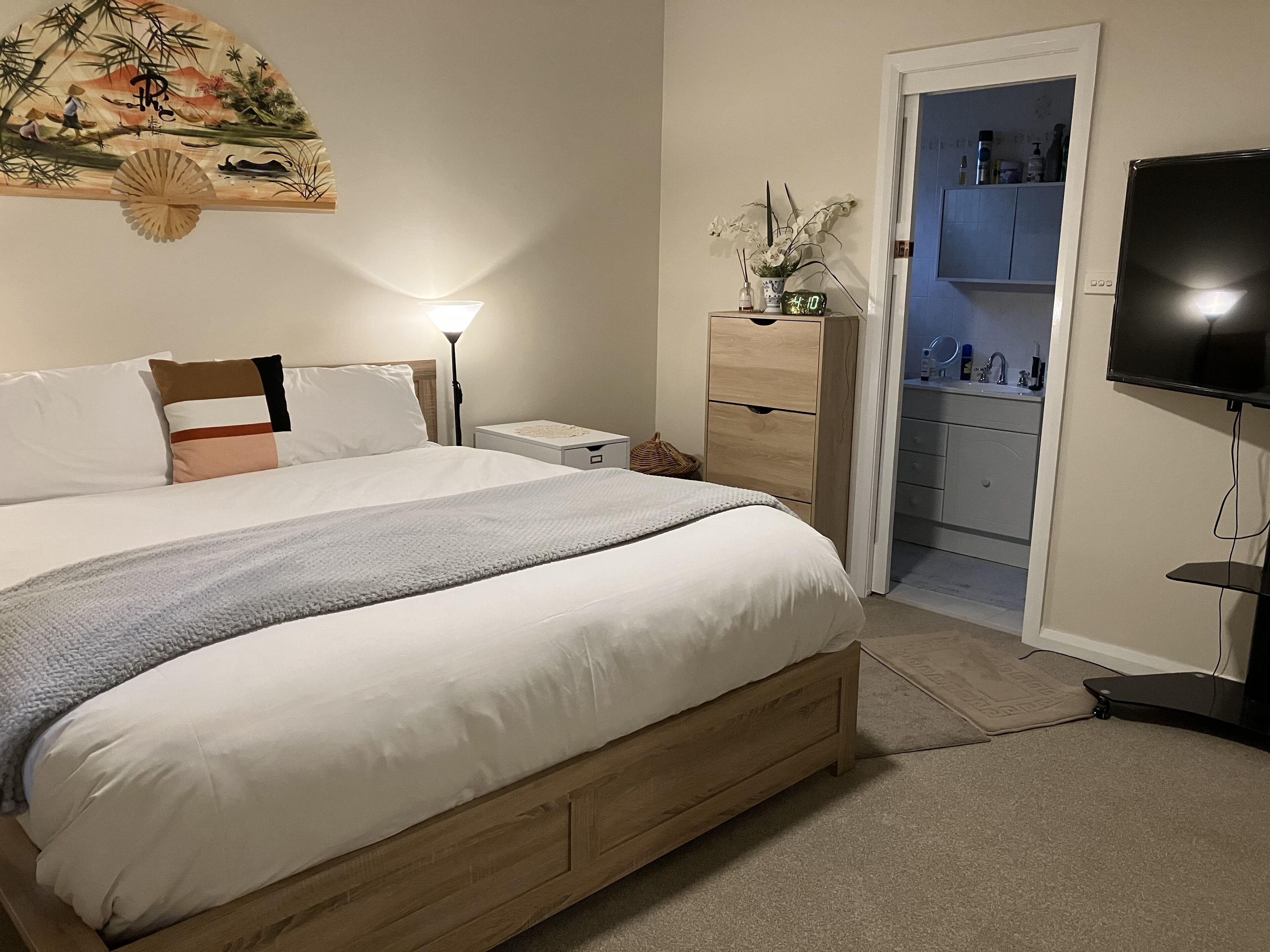 The Anson- Pet friendly lovely central home. Only a 10 minute walk to everything