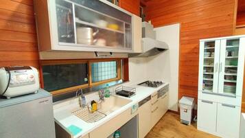 Fridge, microwave, stovetop, electric kettle