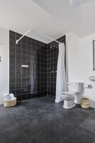 Traditional Room | Bathroom | Towels