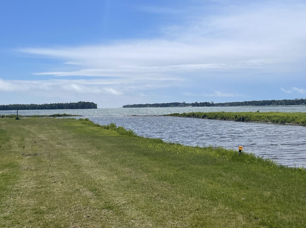 21 Rivers Edge; sunset waterfront view Stokes Bay Vrbo