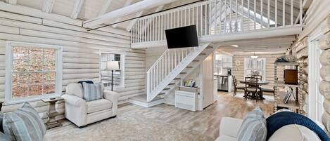 Fernseher, Kamin, Bücher