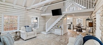 Stonemont Farm Retreat | Cottage and Cabin with Hot Tubs - on Keswick Farm | Sleeps 14