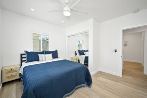 3 habitaciones, tabla de planchar con plancha, wifi y ropa de cama 