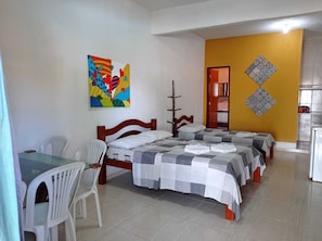Habitación triple básica | Wifi gratis y ropa de cama 