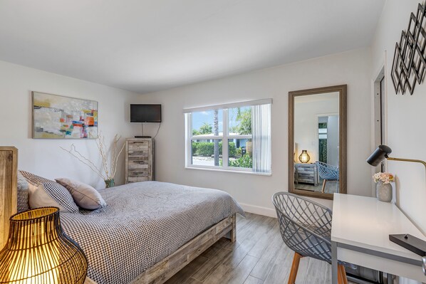 2 habitaciones, escritorio, tabla de planchar con plancha y wifi 