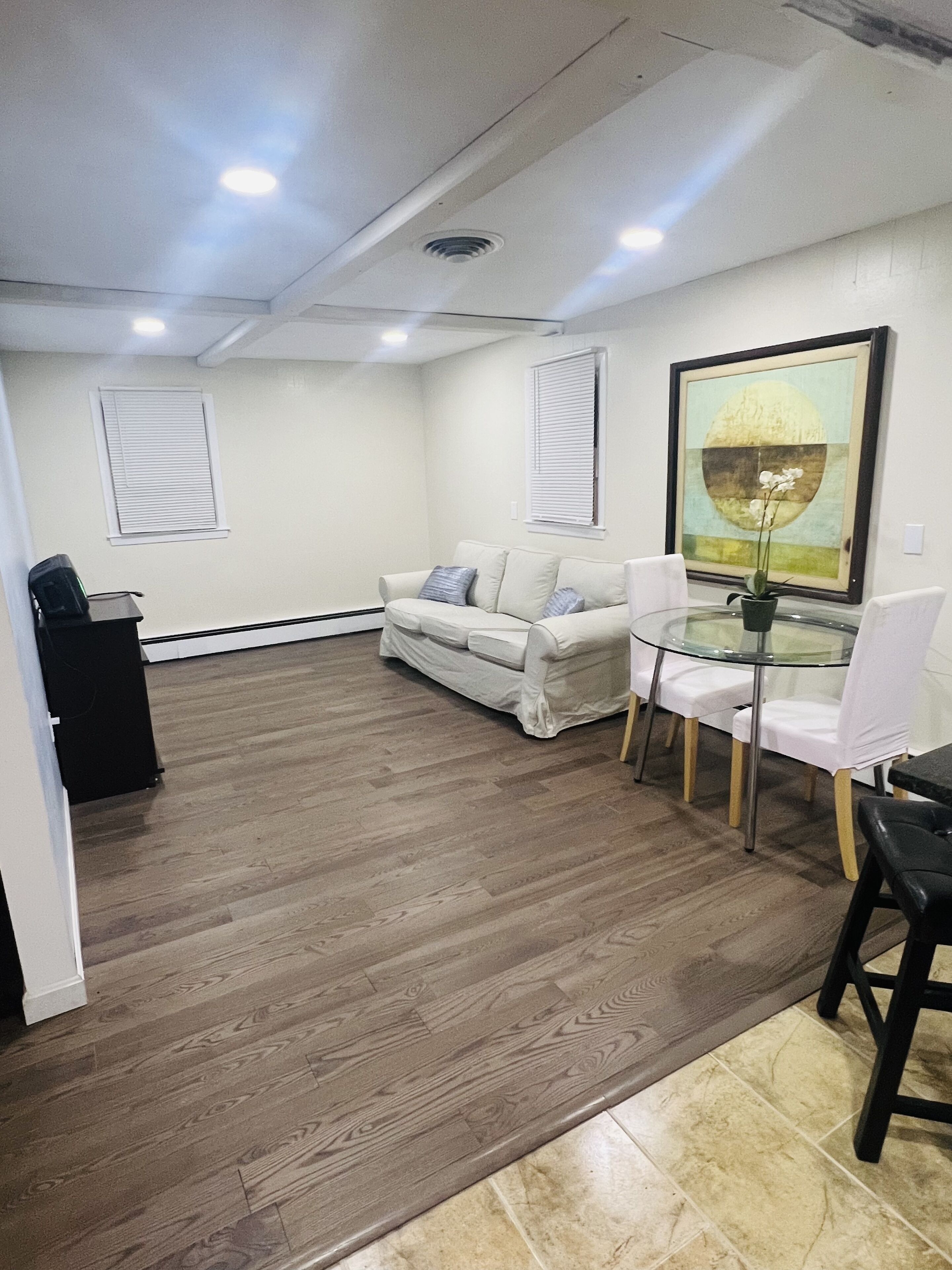 Apartment < 4 mins to beaches, 7 mins to Naval Base