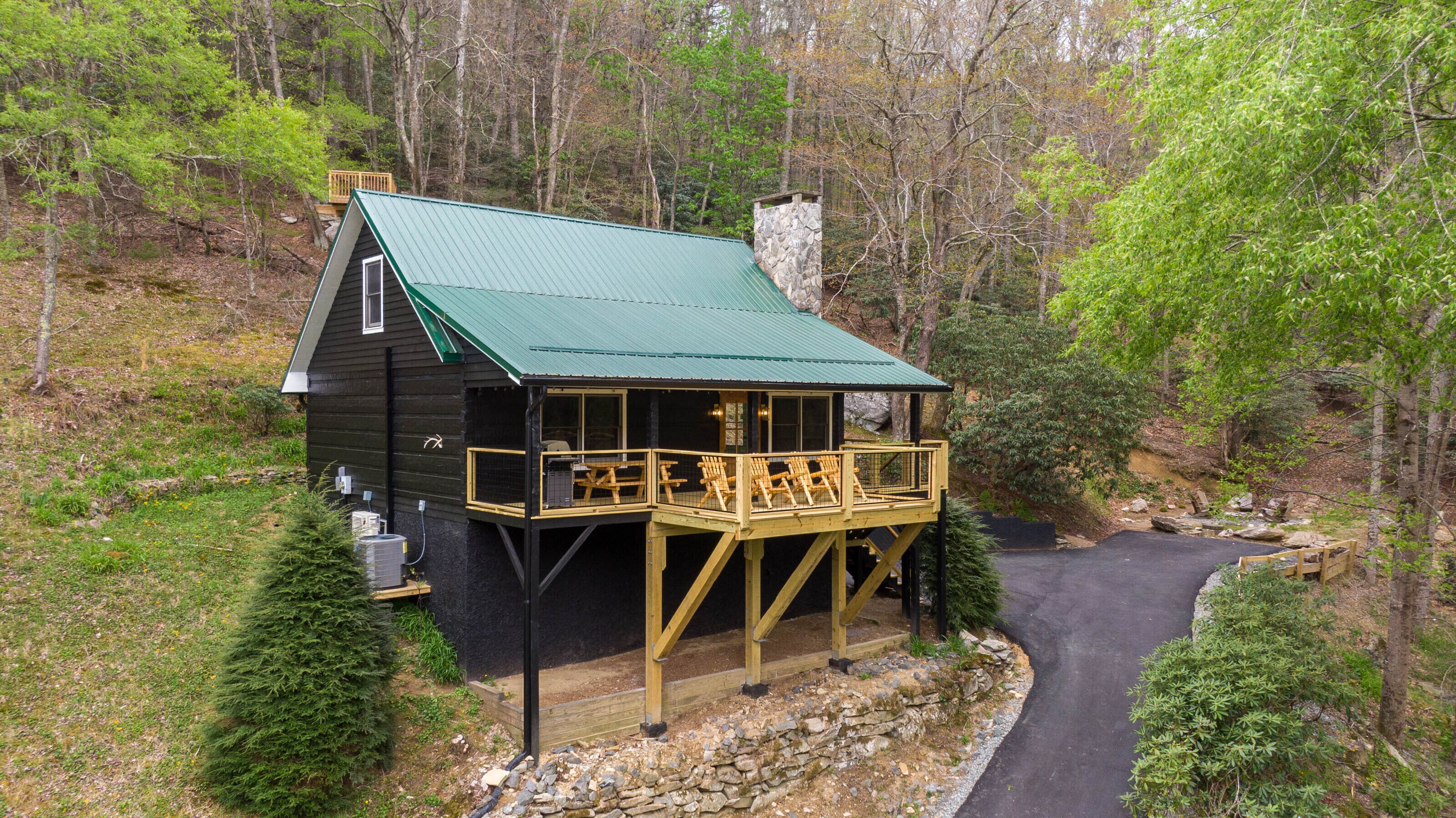 River Run - New Listing By Watauga River in Valle Crucis! Firepit, Pet Friendly, Oversize Deck!