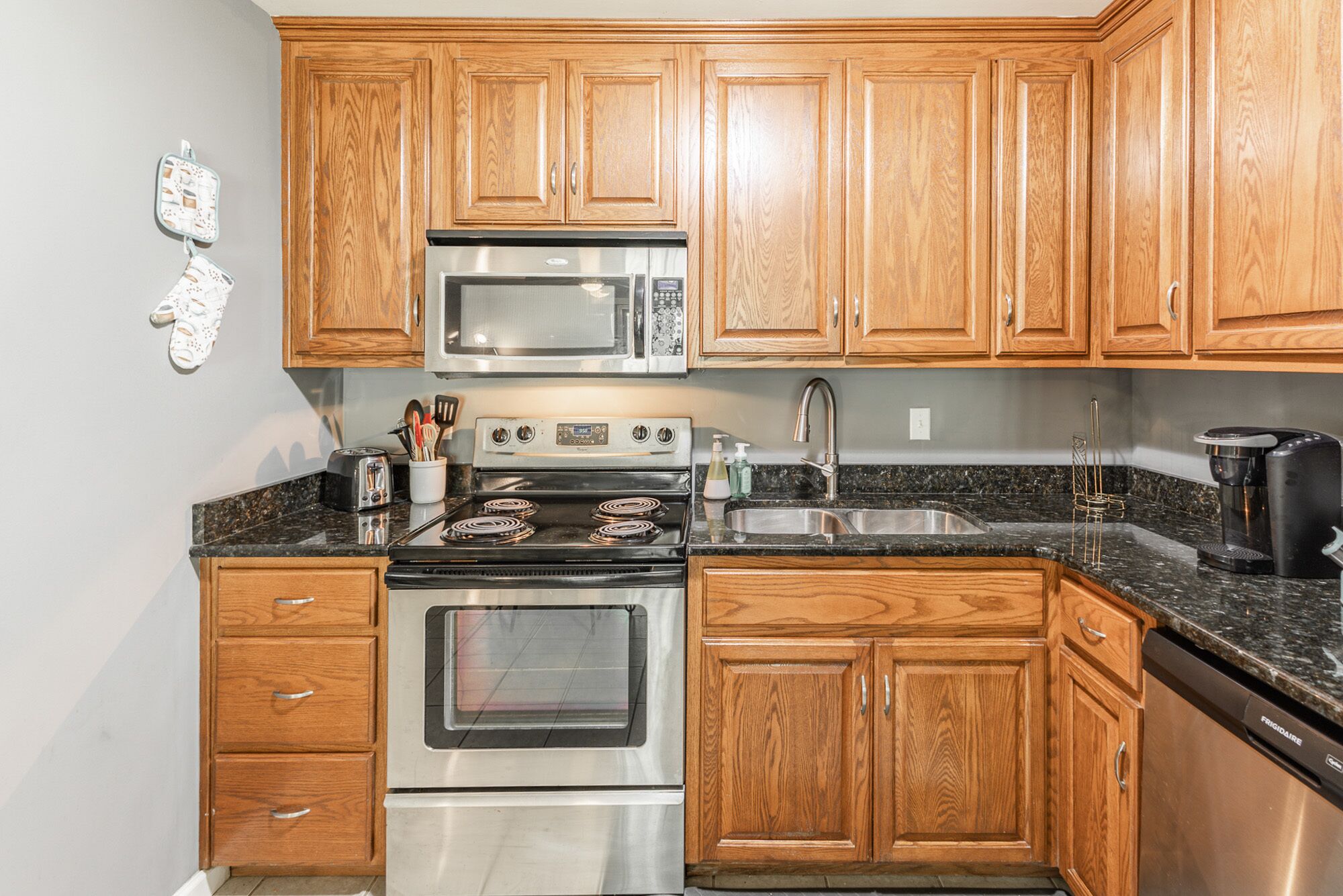 Military Discount! Near MidCity Exec. 1/1 Condo