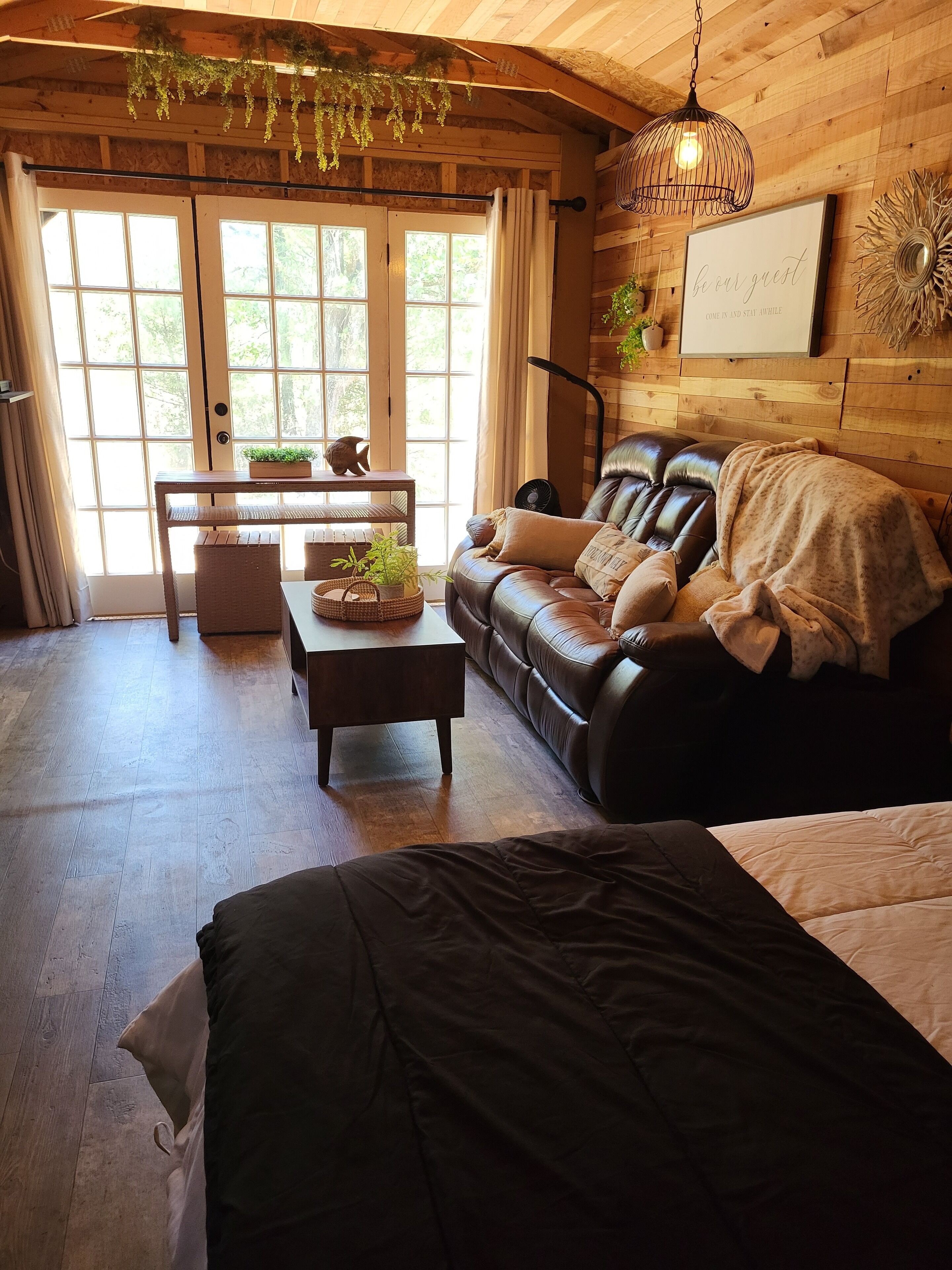 Couples Cabin/ Float the Illinois River, golf, hiking and 4 wheeler trails.