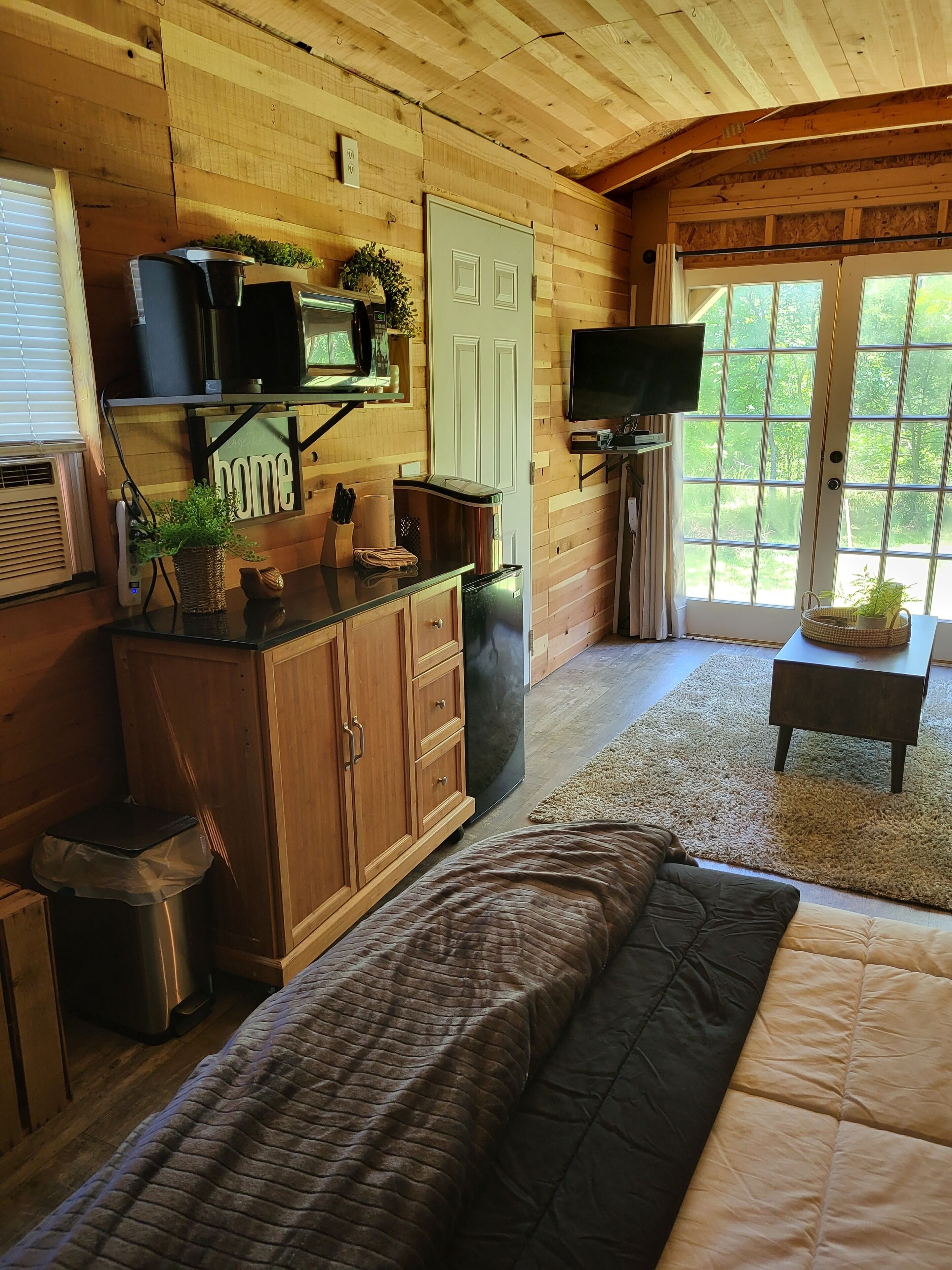 Couples Cabin/ Float the Illinois River, golf, hiking and 4 wheeler trails.