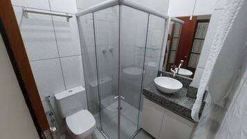Studio | Bathroom | Shower, hair dryer, towels