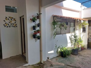 Studio | Yksityiskohta ulkoa