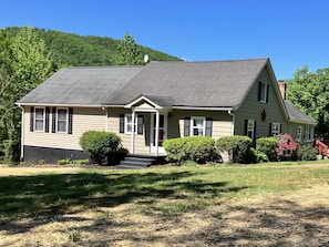 Exterior - Coin Cottage farmhouse on 151 Trail in Nelson County (Afton)