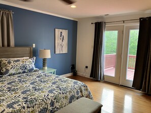 3 habitaciones, tabla de planchar con plancha y cuna de viaje 