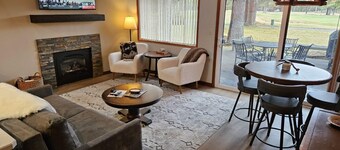 Newly Remodeled Condo on Golf Course, A/C, Pet Friendly, SHARC passes, Bikes.