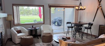 Newly Remodeled Condo on Golf Course, A/C, Pet Friendly, SHARC passes, Bikes.