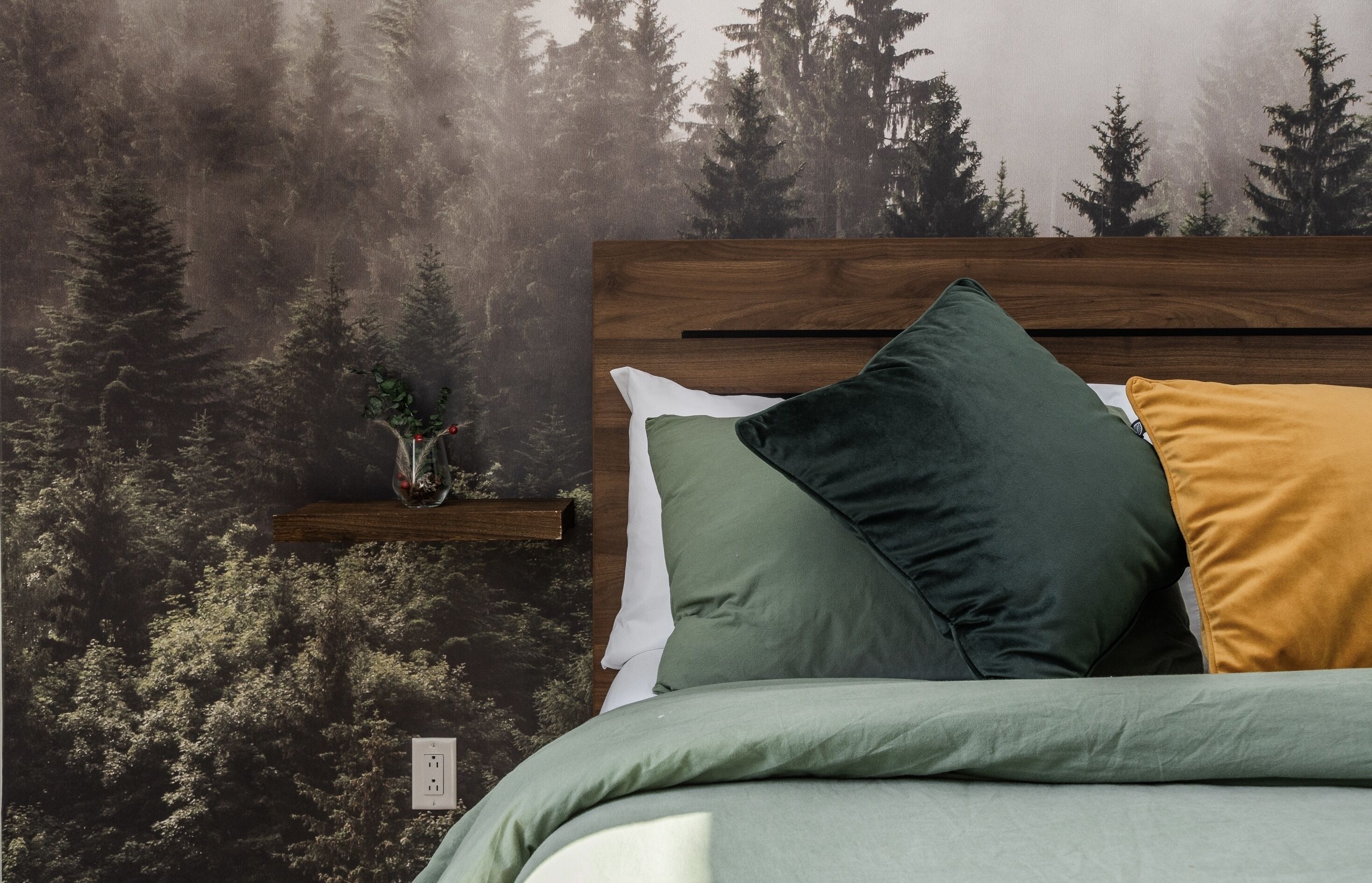 Rustic Chic 2BR Retreat with Hot Tub in the heart of Lanaudière