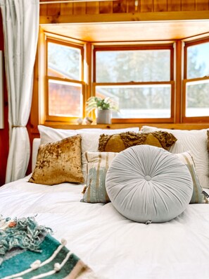 4 bedrooms, desk, iron/ironing board, travel crib - One-of-a-kind, modern retreat w/ indoor sports court, hot tub, and spa (Morristown)